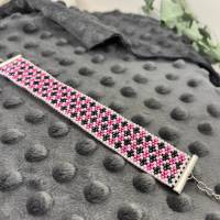 Manchetten-Armband „Crosses“, 2mm Saat Perlen, metallisches Pink, schwarz, weiß, modern, Miyuki, Peyotestitch Bild 10