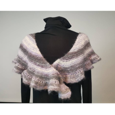handgestrickt verspieltes, flauschiges Tuch flieder-grau-weiß