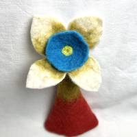 hübsche bunte Blume aus Filz/ Eierwärmer, in verschiedenen Farben bestellbar Bild 4