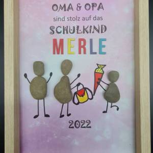 Liebevoll handgefertigtes Steinbild als Geschenk von Oma und Opa für das Schulkind (Mädchen) - personalisierbar - 3 Rahm Bild 2