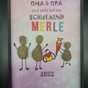 Liebevoll handgefertigtes Steinbild als Geschenk von Oma und Opa für das Schulkind (Mädchen) - personalisierbar - 3 Rahm Bild 3