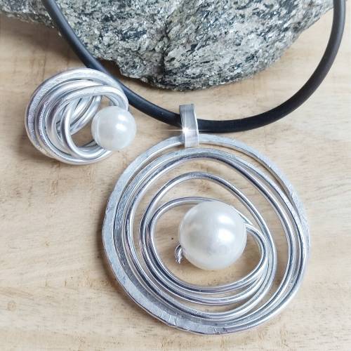Drahtjuwel Drahtschmuck, Alu-Schmuck, Aluminium Schmuck, Schmuck aus Draht, Silber, Perle