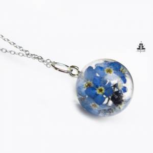 Silber Kette Vergissmeinnicht mit runden Anhänger und vielen echten blauen gepressten Blüten in Harz als Geschenk Bild 3