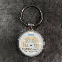 Personalisierter Notfall-Schlüsselanhänger mit Telefonnummer der Eltern und Regenbogen-Motiven Bild 7