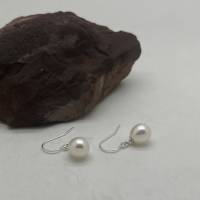 Elegante Perlen-Ohrhänger 9,2 mm, runde echte weiße Süßwasser-Perlen, Brautschmuck mit Silberohrhängern Bild 1