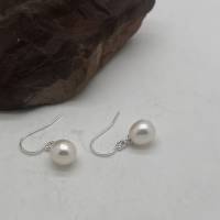 Elegante Perlen-Ohrhänger 9,2 mm, runde echte weiße Süßwasser-Perlen, Brautschmuck mit Silberohrhängern Bild 5