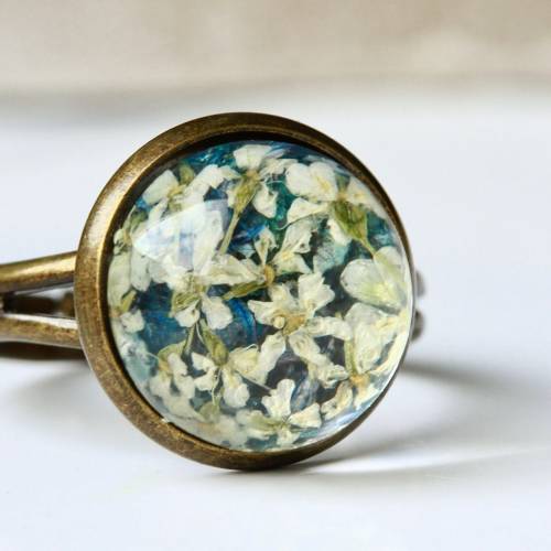 Ring gepresste Blüten Dillblüte Kornblüte Gießharz antik bronzefarbener Vintage Style Naturschmuck als florales Geschenk