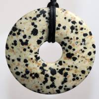 Dalmatinerstein (Donut) | Halskette mit Band --- Stein-Größe: 44 mm Bild 1