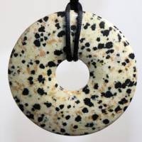 Dalmatinerstein (Donut) | Halskette mit Band --- Stein-Größe: 44 mm Bild 3