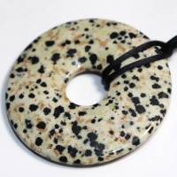 Dalmatinerstein (Donut) | Halskette mit Band --- Stein-Größe: 44 mm Bild 5