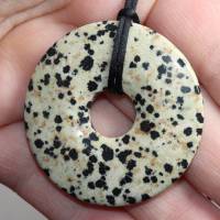 Dalmatinerstein (Donut) | Halskette mit Band --- Stein-Größe: 44 mm Bild 6