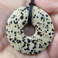 Dalmatinerstein (Donut) | Halskette mit Band --- Stein-Größe: 44 mm Bild 7
