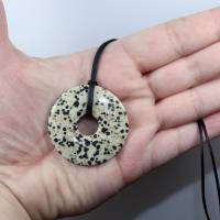 Dalmatinerstein (Donut) | Halskette mit Band --- Stein-Größe: 44 mm Bild 8