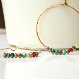 Creolen rosegold Perlen Edelstahl ein handgefertigtes Ohrringpaar mit Perlen als minimalistisches Geschenk für Sie Bild 2