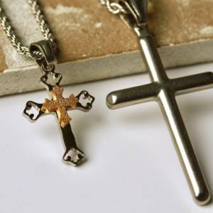 Edelstahl Kreuz Kette in verschiedenen Varianten als stylisches Geschenk für ihn oder sie als moderner unisex Schmuck Bild 1