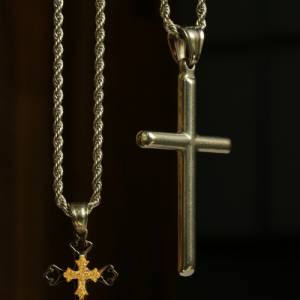 Edelstahl Kreuz Kette in verschiedenen Varianten als stylisches Geschenk für ihn oder sie als moderner unisex Schmuck Bild 9