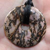 Rhodonit (Donut) | Halskette mit Band --- Stein-Größe: 40 mm Bild 6