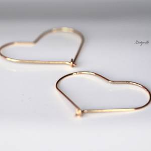 Vergoldete Ohrringe Herz Kreolen als minimalistische Ohrringe ein romantisches Geschenk Bild 1