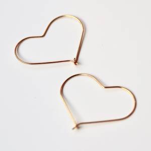 Vergoldete Ohrringe Herz Kreolen als minimalistische Ohrringe ein romantisches Geschenk Bild 3