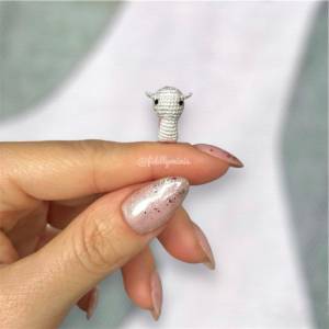 Gehäkelte Mini Schnecke mit Schneckenhäuschen in Herzform (microcrochet) - Perfekt als Geschenk zum Valentinstag Bild 2