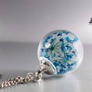 Kette Echte Dillblüten blau in Glaskugel / Blüten Schmuck / Geschenk für sie / Muttertag Geschenk Bild 1