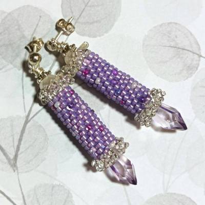 Funkelnde Ohrringe flieder lila handgestickt handgemacht Ohrstecker Silber