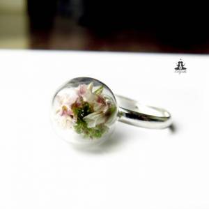 Ring  Blüten Moos in Glaskugel silberfarben als florales Geschenk für sie Geschenk für die Freundin Schwester Mutter min Bild 2
