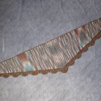 Dreieckstuch, Schaltuch aus weicher handgefärbter Wolle, gestrickt und gehäkelt, Schal, Stola Bild 4