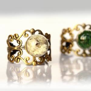 Vintage Bronze Ring - Moos oder weiße Blüten in Glaskugel / Geschenk für Sie / Blüten Ring / Moos Ring / Wald Schmuck / Bild 1