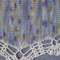 Dreieckstuch, Schaltuch aus handgefärbter Wolle mit Baumwolle, gestrickt und gehäkelt, Schal, Stola Bild 4