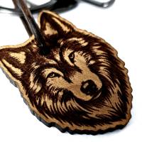 Premium Schlüsselanhänger Wolf aus Edelholz mit persönlicher Gravur Bild 3