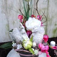 Tisch Gesteck Ostern Frühling rosa Hühner Bild 4