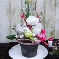 Tisch Gesteck Ostern Frühling rosa Hühner Bild 8