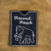 Mammut-Marsch - bestickte Hülle aus wasserabweisendem Outdoorstoff bestickt mit einem Mammut - Trophäenbuch Bild 4