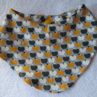 Halstuch Sabbertuch Dreiecktuch Jersey grau mit Äpfelchen in gelb dunkelgrau und weiß von Kramboden Bild 1