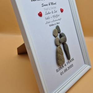 Liebevoll handgefertigtes Steinbild als Geschenk zur Hochzeit - personalisierbar - Hochzeitsgeschenk Bild 3