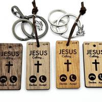 Christlicher Schlüsselanhänger "Jesus Calling" mit Rindslederband und Edelstahltaube Bild 3
