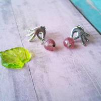 außergewöhnliche Ohrringe aus Messing und einer Erdbeerquarz Perle Bild 2