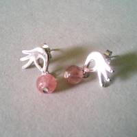 außergewöhnliche Ohrringe aus Messing und einer Erdbeerquarz Perle Bild 3