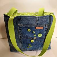 Nachhaltige Jeans-Tasche Shopper dunkelblau grüne Knöpfe hellgrünes Futter weiß gepunktet Bild 3