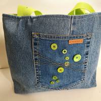 Nachhaltige Jeans-Tasche Shopper dunkelblau grüne Knöpfe hellgrünes Futter weiß gepunktet Bild 4
