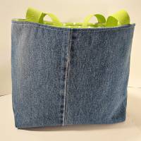 Nachhaltige Jeans-Tasche Shopper dunkelblau grüne Knöpfe hellgrünes Futter weiß gepunktet Bild 5