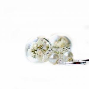 Ohrringe Weiße Blüten Glaskugel / Blütenohrringe moos / Blumenohrringe Bild 3