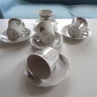 Frühlingshafte Kaffeetassen mit ihren Unteren und lieblichem Veilchendekor. Eschenbach Bild 9
