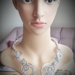 Aluminiumdraht-Halsreif , Halsreif silber , barockes Perlencollier,Medusa,offene Halskette, Ring groß silber,Halsreif si Bild 1