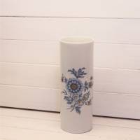 Vintage lange Vase Blumenvase Blumenmuster Weiß Blau Bechervase Stabvase Bild 1