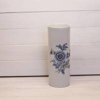 Vintage lange Vase Blumenvase Blumenmuster Weiß Blau Bechervase Stabvase Bild 3