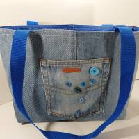 Used Look nachhaltige Jeans-Tasche Shopper blaue Knöpfe blaues Futter weiß gepunktet Bild 2