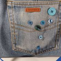 Used Look nachhaltige Jeans-Tasche Shopper blaue Knöpfe blaues Futter weiß gepunktet Bild 3