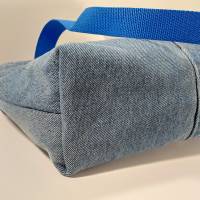 Used Look nachhaltige Jeans-Tasche Shopper blaue Knöpfe blaues Futter weiß gepunktet Bild 5
